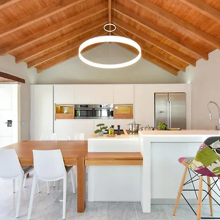 Allureh Emblematic Villa *